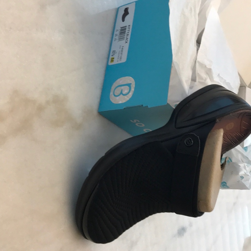 Black mesh clogs